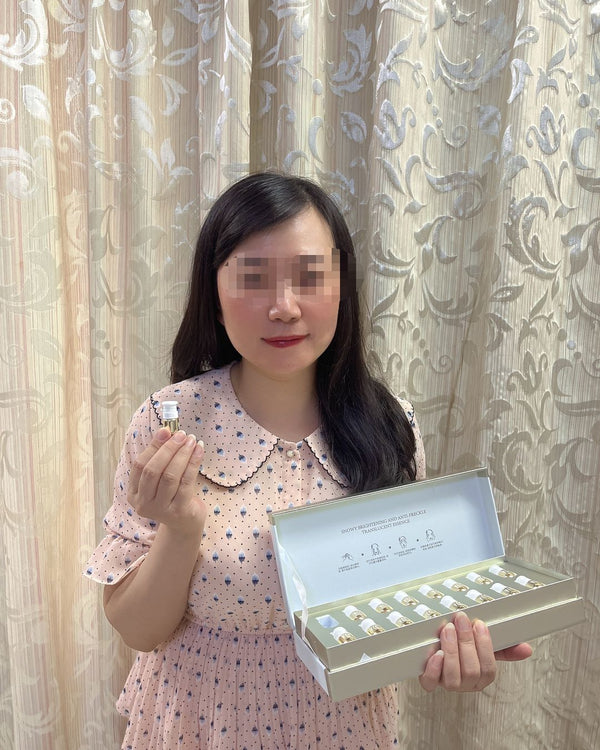 亮白祛斑精萃液 买家秀实拍：买家手持产品与开盒实拍