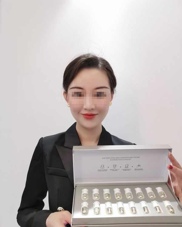 亮白祛斑精萃液 买家秀实拍：买家展示盒内小瓶实拍