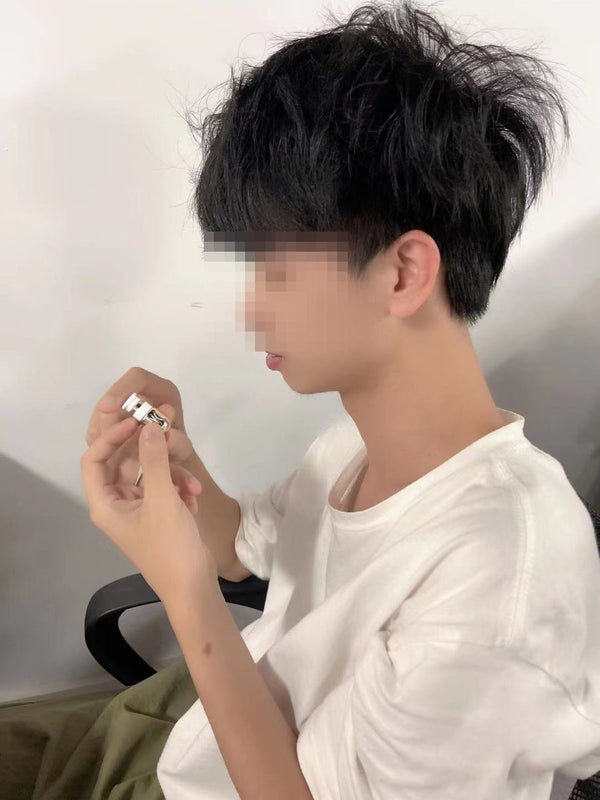 雪肌亮白祛斑透光精萃液使用场景示意（已打码）：使用场景示意